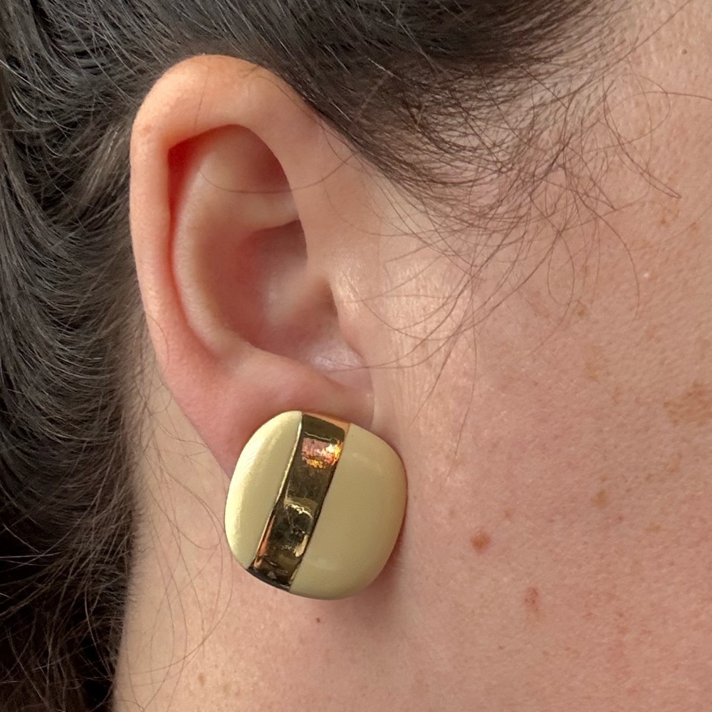 Vintage Monet Cream & Gold Clip-On Earrings – Retro Mod Style - Picture 11 of 11